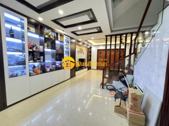 Nhà mặt phố bán