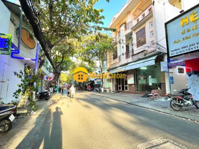 Nhà mặt phố bán