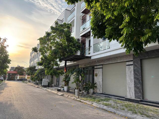 Nhà mặt phố bán