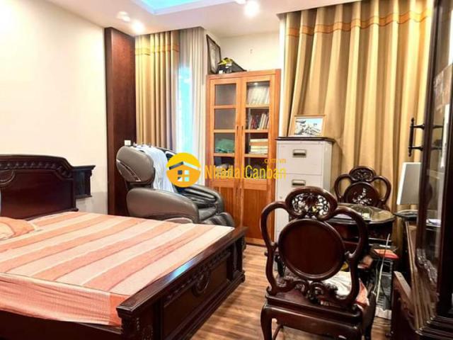 Nhà mặt phố bán