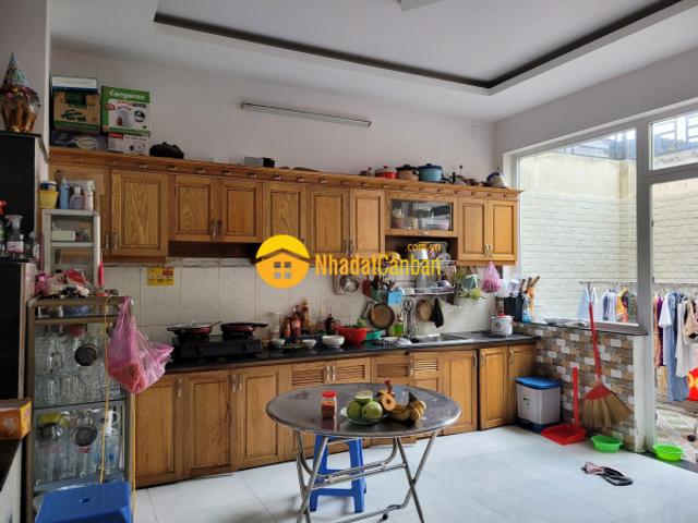 Nhà mặt phố bán