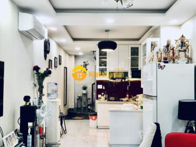 Nhà mặt phố bán