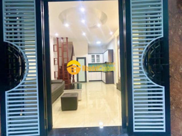 Nhà mặt phố bán
