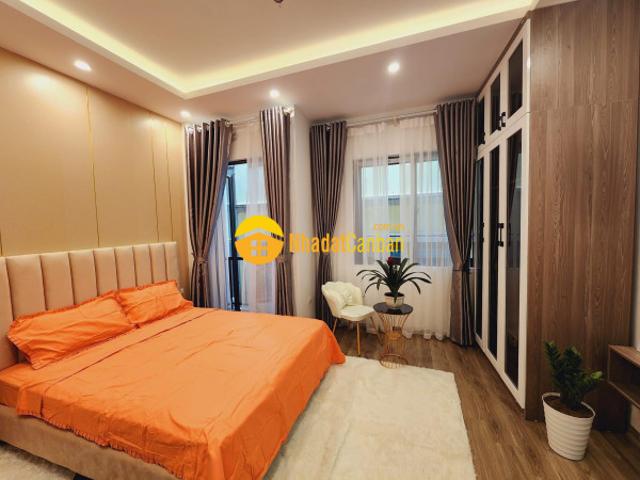 Nhà mặt phố bán