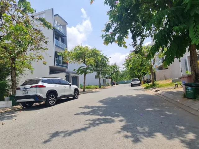Nhà bán tại Khuôn viên UBND Thành phố Hồ Chí Minh, Thành phố Hồ Chí Minh
