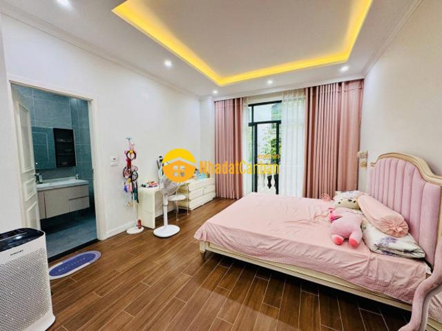 Nhà mặt phố bán