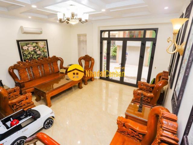 Nhà mặt phố bán