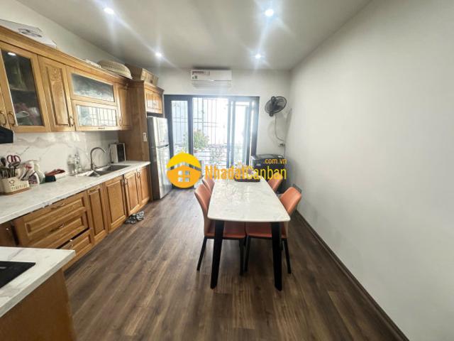Nhà mặt phố bán