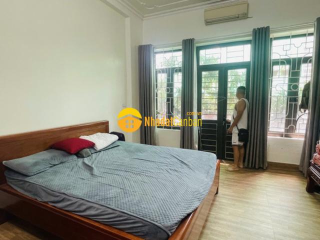 Nhà mặt phố bán