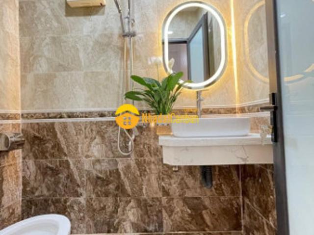 Nhà mặt phố bán