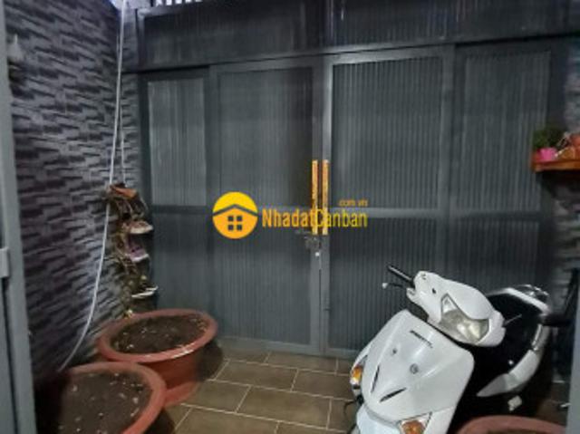 Nhà mặt phố bán