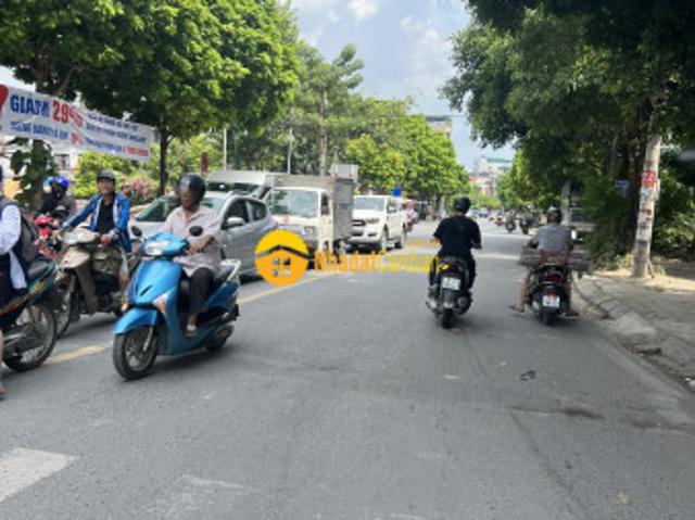Nhà mặt phố bán