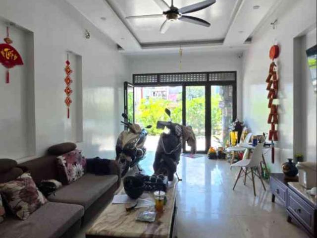 Nhà mặt phố bán