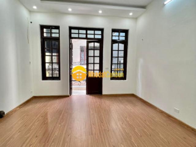 Nhà mặt phố bán