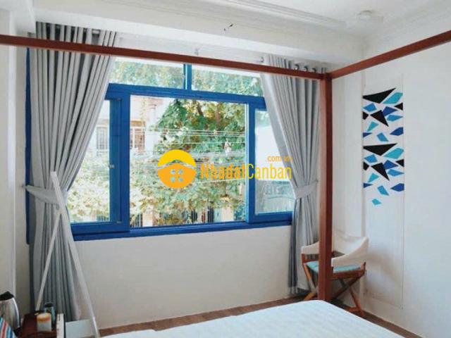Nhà mặt phố bán