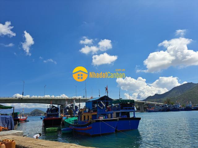 Nhà mặt phố bán