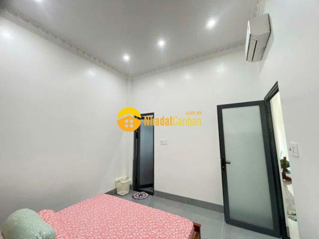 Nhà mặt phố bán