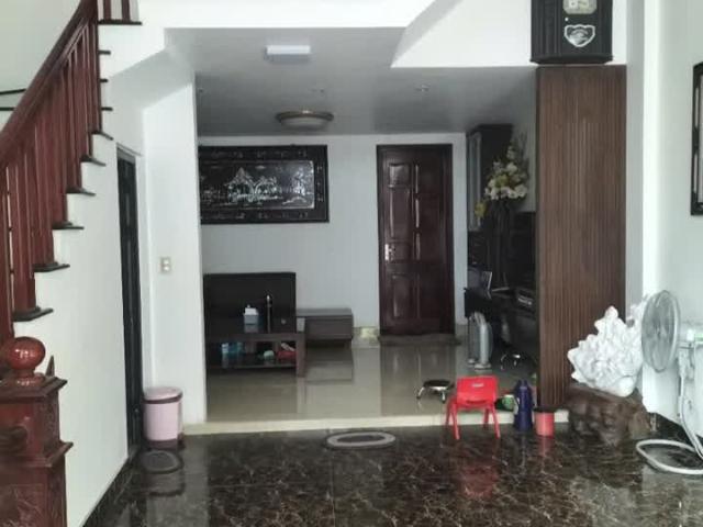 Nhà mặt phố bán