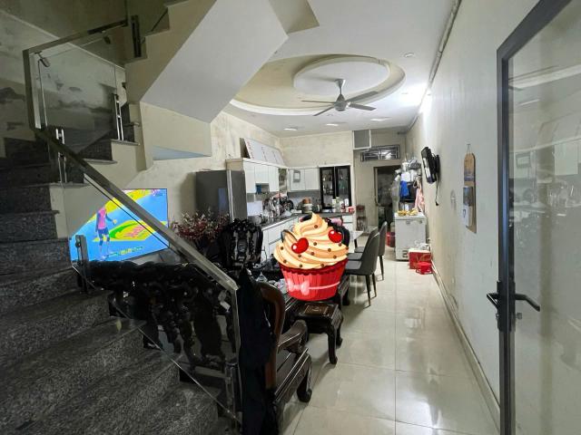 Nhà mặt phố bán