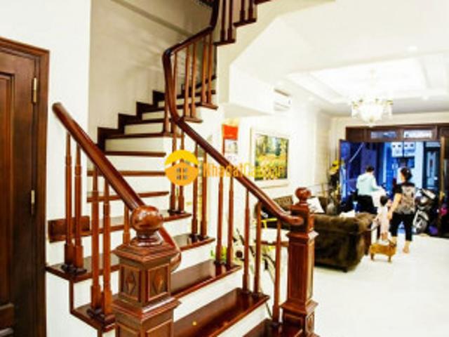 Nhà mặt phố bán