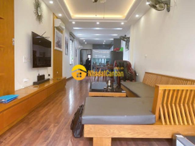 Nhà mặt phố bán