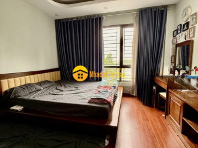 Nhà mặt phố bán