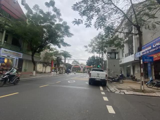 Nhà mặt phố bán