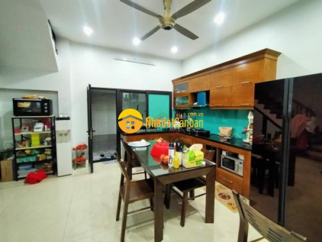 Nhà mặt phố bán