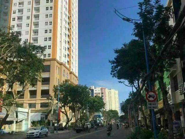 Nhà mặt phố bán