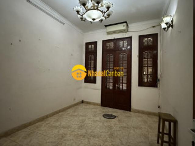 Nhà mặt phố bán