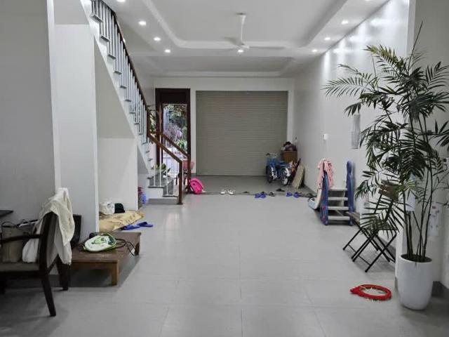 Nhà mặt phố bán