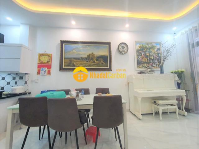 Nhà mặt phố bán
