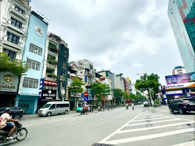 Nhà mặt phố bán tại Hoàn Kiếm, Hà Nội