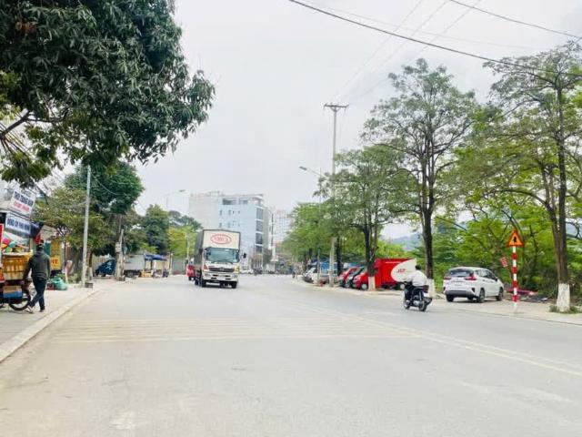 Nhà mặt phố bán