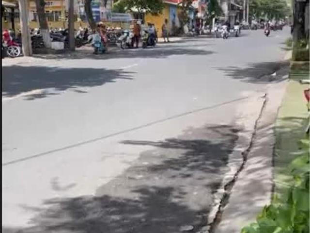 Nhà mặt phố bán