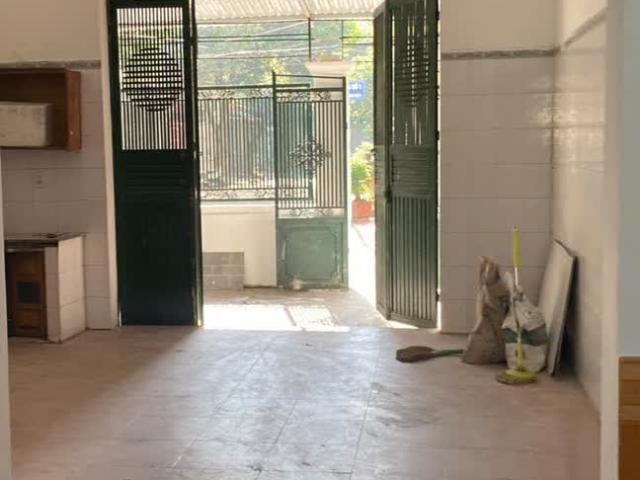 Nhà mặt phố bán