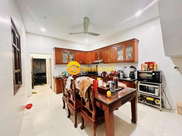 Nhà mặt phố bán