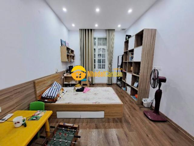 Nhà mặt phố bán