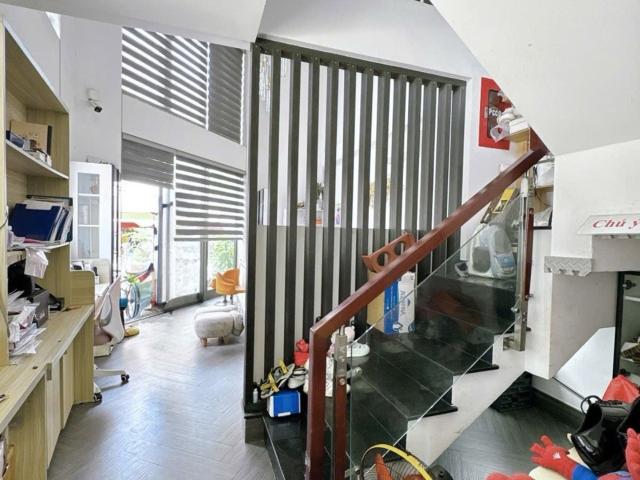 Nhà mặt phố bán