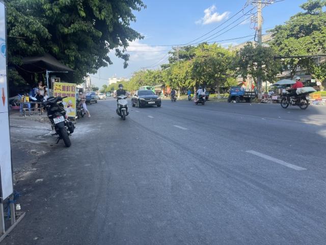 Nhà mặt phố bán