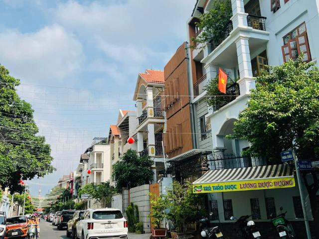 Nhà mặt phố bán