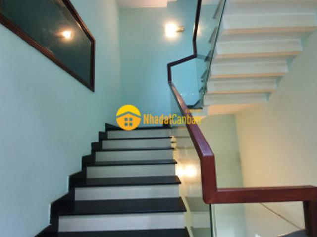 Nhà mặt phố bán