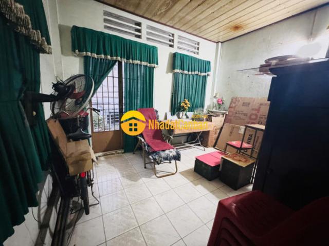 Nhà mặt phố bán