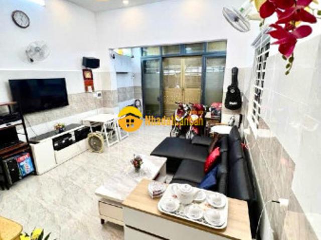 Nhà mặt phố bán
