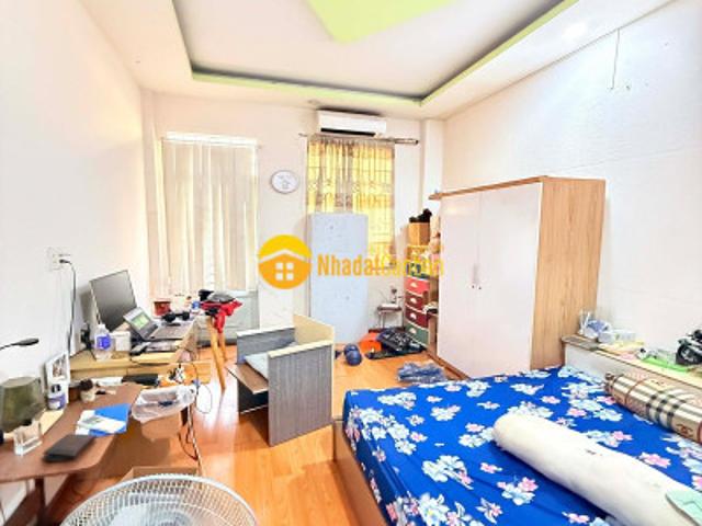 Nhà mặt phố bán