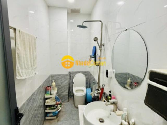 Nhà mặt phố bán