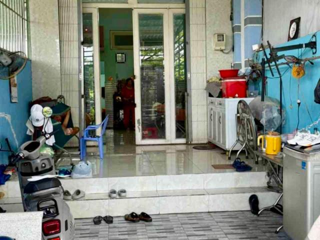 Nhà mặt phố bán