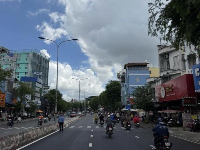 Nhà mặt phố bán