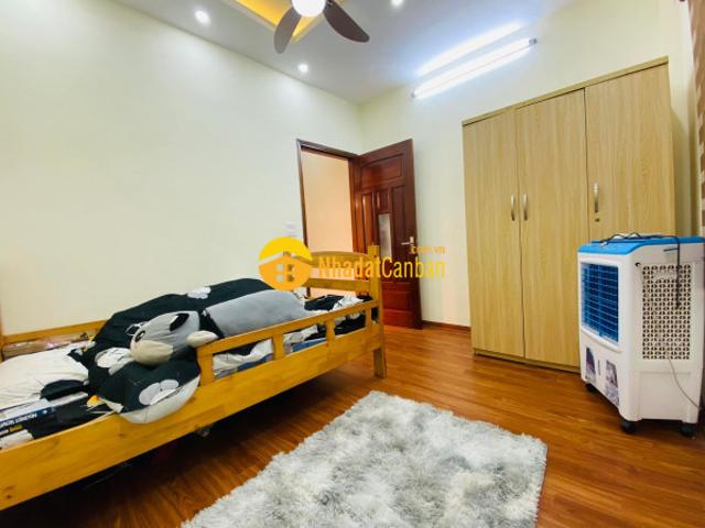Nhà mặt phố bán