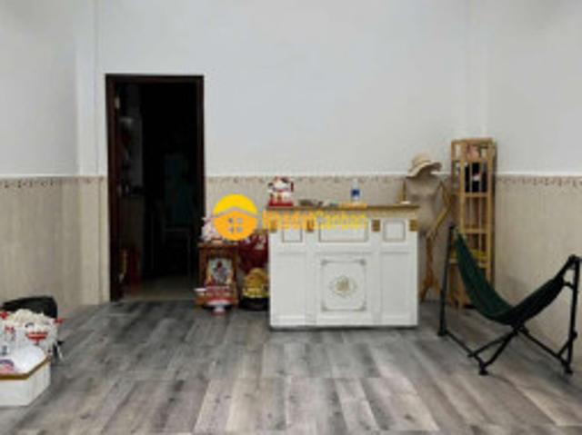 Nhà mặt phố bán
